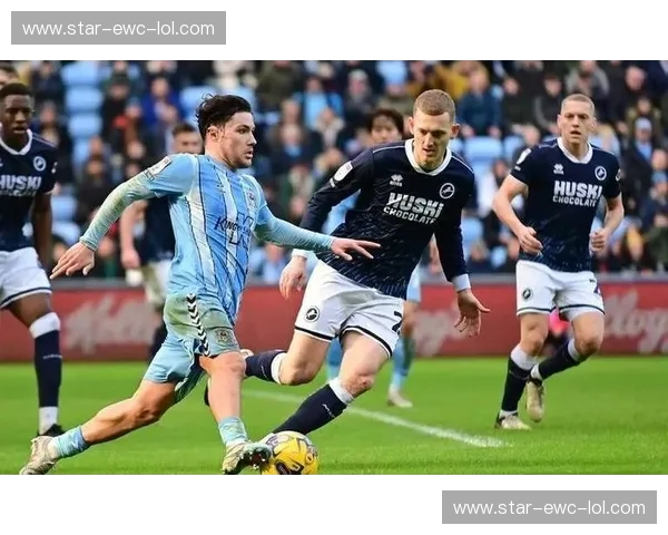 谢周三vs加的夫:英冠赛场上的恩怨情仇与战术博弈 谢周三vs加的夫:英冠赛场上的恩怨情仇与战术博弈